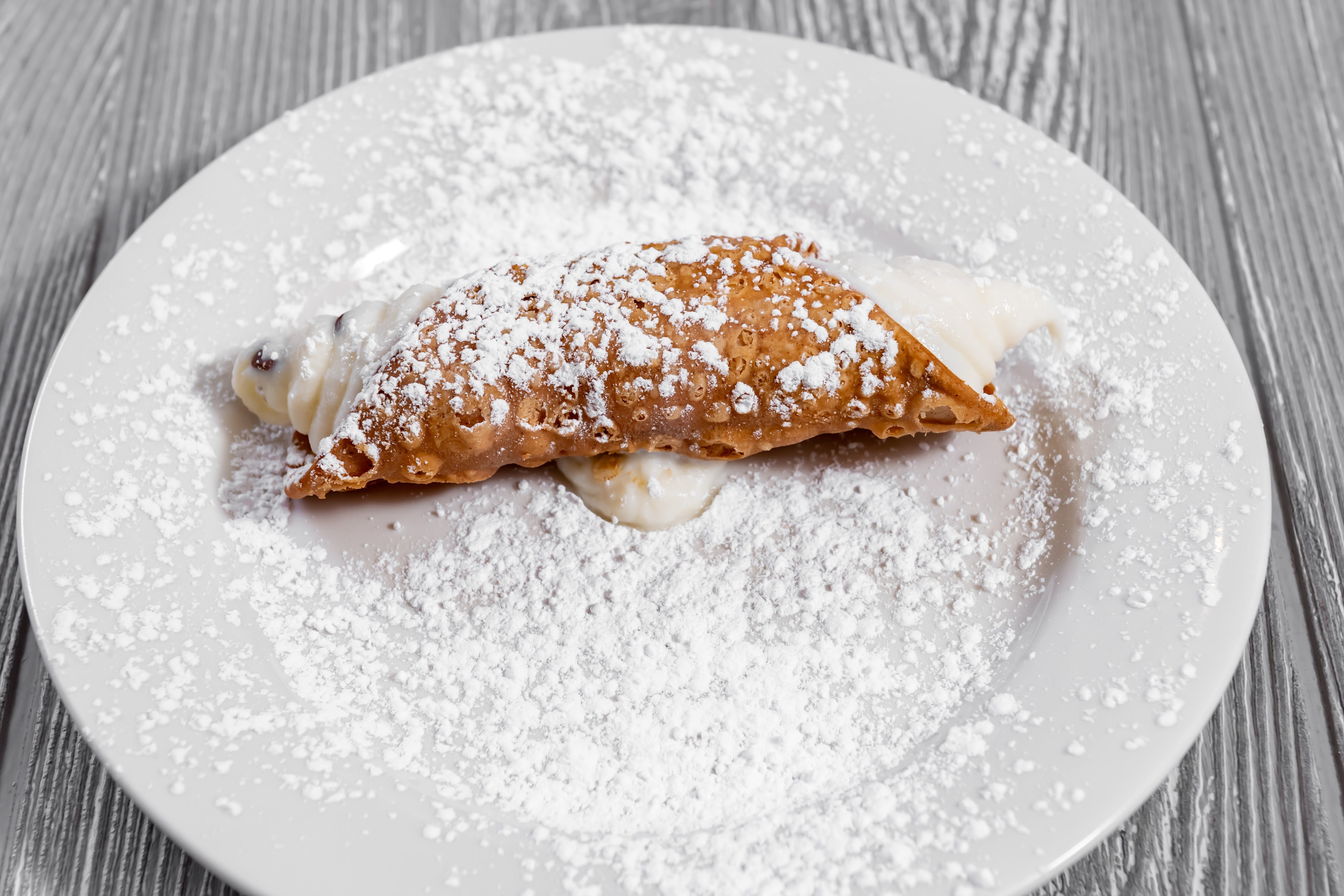 Cannoli.