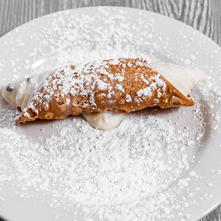 Delicious Cannoli: A Sweet Italian Treat